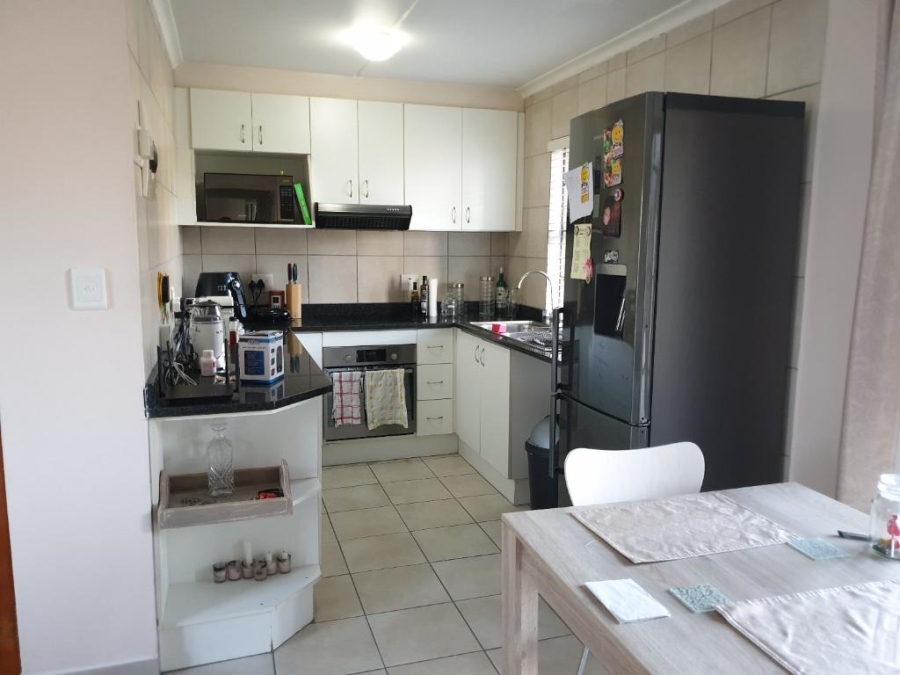 To Let 2 Bedroom Property for Rent in Burgundy Estate Western Cape